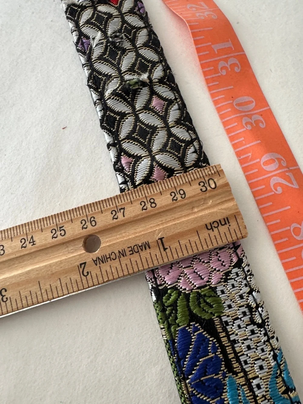 STEVE MADDEN REVERSIBLE METAILLIC EBROIDERED BELT M SEE PICS FOR SIZING